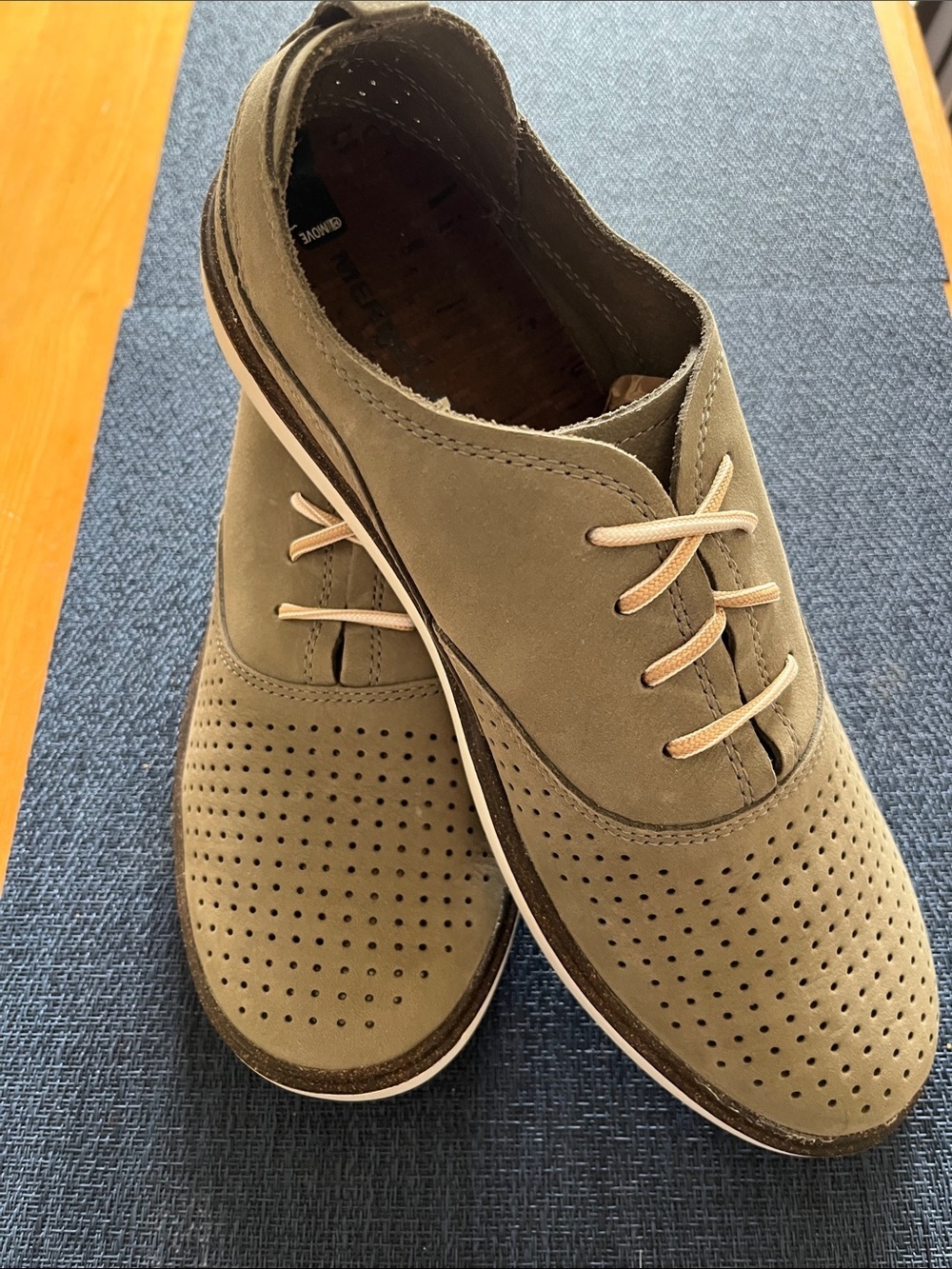 Merrell Women's Around Town Move Olive Green Perforated Lace-Up Flats. - Picture 8 of 8